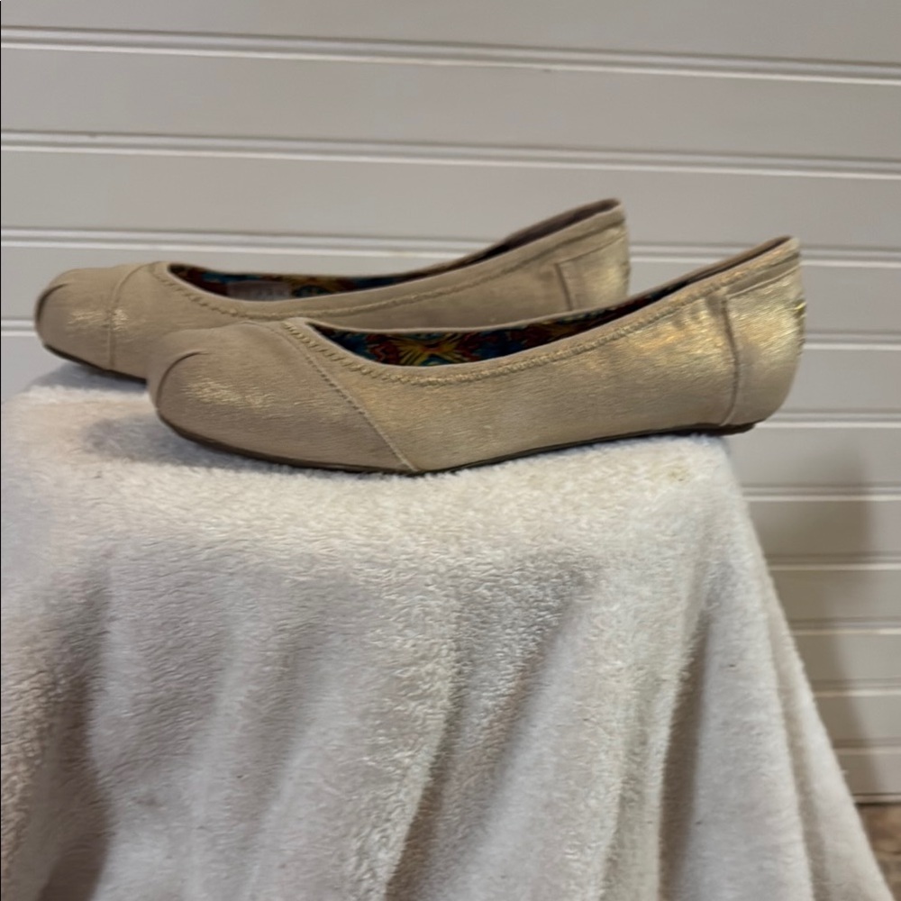Women's Beige Flats